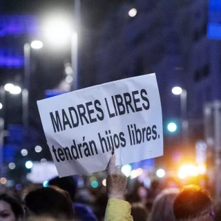 Moreno Bonilla hace suyo el plan ultra de Vox al repartir 1,7 millones en tres años a organizaciones antiabortistas