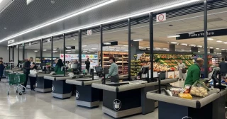 Condenan a Mercadona por no dejar a una empleada cambiar el turno para cuidar de sus hijos: la empresa contrató un detective para vigilar al marido