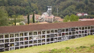 Fin al caso de acoso laboral en un cementerio de Asturias: 3.000 euros por encerrar a su compañera en un panteón y humillarla a diario