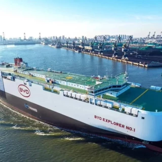 Empieza la invasión europea de BYD con la llegada de su primer barco con 7.000 coches