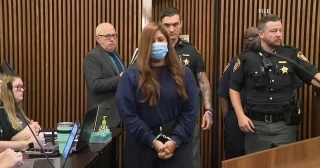 Se fue de vacaciones, dejó a su bebé sola y al regresar la encontró muerta