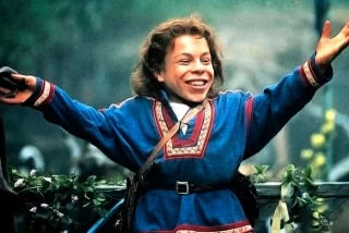 Carta de Warwick Davis a George Lucas tras actuar con 11 años en Star Wars pidiéndole lo que haría cualquier niño en su lugar