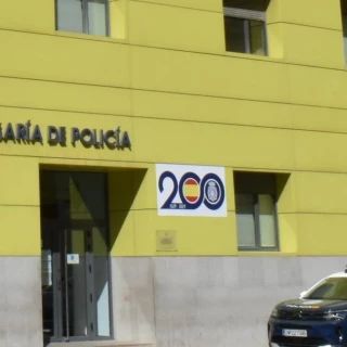 Una hija mantiene conversaciones íntimas con la pareja de su madre y ambas le chantajean para conseguir 15.000 euros