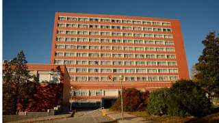 Una joven se lanza desde el edificio de la facultad de Geografía e Historia de la Universidad Complutense de Madrid