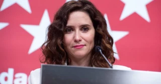 Una diputada del PP acusa a una familiar que perdió a su madre de "retorcer el dolor" y "atacar" a Ayuso con lo sucedido en las residencias