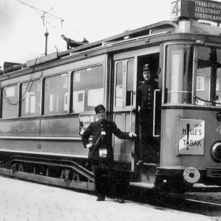 Polémica en Ámsterdam al revelarse que sus tranvías llevaron judíos a los campos de exterminio y quisieron cobrarlo tras la guerra