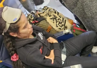 Pasajeros de un avión con destino a Málaga atan al asiento a una mujer que formó un altercado en pleno vuelo