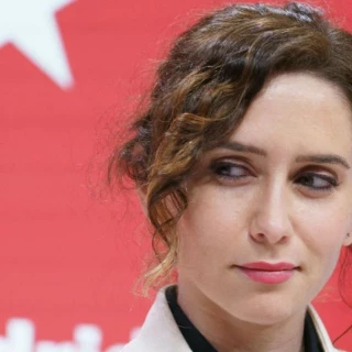 Del 'me gusta la fruta' al 'ahora le toca al novio': todos los negocios de la familia Díaz Ayuso y su entorno