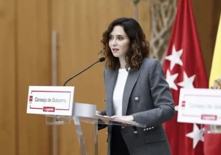 “Mientras quede un solo anciano vivo en la Comunidad de Madrid no pienso dimitir”, ha dicho Isabel Díaz Ayuso en rueda de prensa