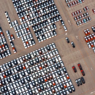 Cientos de fábricas zombi en China por la caída de la demanda de modelos de combustión y el aumento de los coches eléctricos