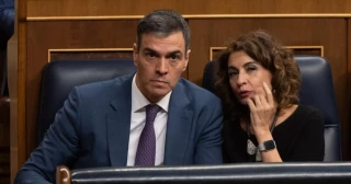 Dos gobiernos paralizados en Madrid y Barcelona por 1.200 tragaperras