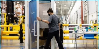 Amazon les dice a sus empleados que si tienen estrés, cierren los ojos y piensen en algo feliz