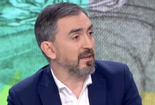 Ignacio Escolar recibe una notificación de la Comunidad de Madrid comunicándole su inminente ingreso en una residencia