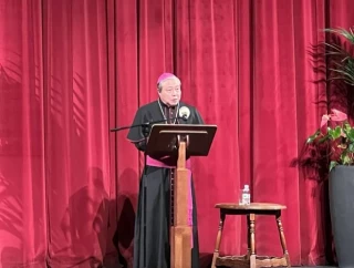 El embajador de la Santa Sede denuncia que la Semana Santa se ha convertido en "un gran espectáculo teatral"