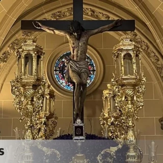 La Cofradía del Mutilado procesiona en Málaga con símbolos franquistas