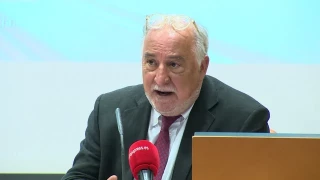 El director de la DGT, Pere Navarro, advierte de que este verano "habrá motos camufladas patrullando en las carreteras"