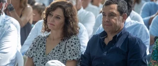 Moreno Bonilla paga a 98 cargos de su Gobierno 'casas gratis': Ayuso reclama para ella una en Madrid