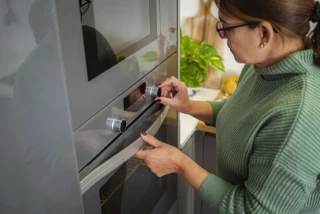 El precio negativo de la luz convierte en millonarios a 167 españoles que encendieron el horno