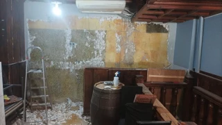 No fue una “gotera”. La obra sin permiso en la casa donde vive Ayuso arruinó un negocio familiar