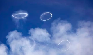 Volcán Etna en Italia lanza anillos de humo