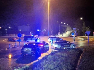 Corta la cabeza a su padre con un hacha, la deja en una rotonda junto a Oviedo y hiere a varias personas