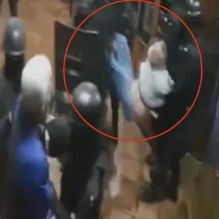 López Obrador difunde un vídeo del asalto a la Embajada de Quito: "A México se le respeta"