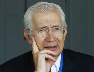 Oscar Alzaga :“España es el único país de Europa que, tras cuarenta años de dictadura, ha destruido sus archivos”