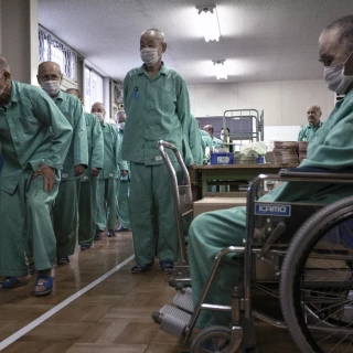 Japón no es país para viejos: ancianos que optan por ir a la cárcel a falta de asilos