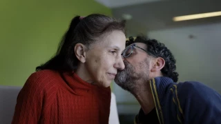 De ansiedad a demencia precoz en tres años: «Yo tenía una mujer, ahora también tengo a una niña»