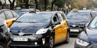 Apalean a un taxista en Barcelona e intentan huir a Dublín por el Aeropuerto de Reus