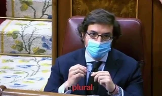 María Jesús Montero al diputado de Vox, José María Figaredo: "¿Es usted sobrino del señor Rato, no? Hay que tener cuajo para venir aquí a hablar de corrupción"