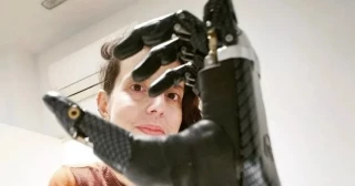 Castilla y León rechaza la petición de más asistencia a una paciente amputada de las cuatro extremidades: “No es un caso urgente”