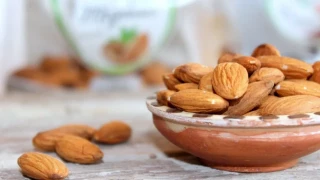 España detiene la distribución de almendras importadas por toxinas cancerígenas