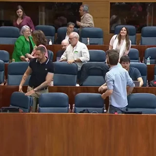 Más Madrid se marcha del Pleno de la Asamblea por las "amenazas mafiosas" del PP de Ayuso