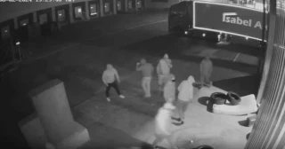 Nueve detenidos por incendiar una nave con trabajadores dentro durante protestas agrícolas