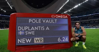 Armand Duplantis hizo historia: rompió el récord mundial de salto con pértiga por octava vez consecutiva (6,24 m)