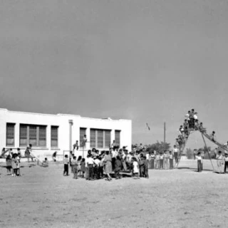 El entierro de "Mister Spanish": la escuela de Texas que ofició un funeral del español y prohibió que los niños de origen mexicano lo hablaran