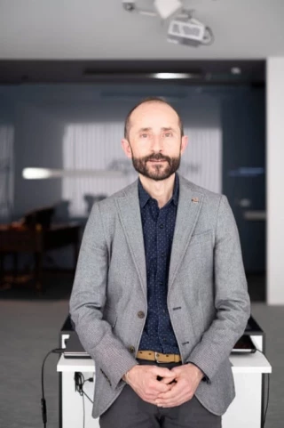 "¡En los EE.UU. piensan que somos comunistas!" Los 70.000 trabajadores que muestran al mundo otra forma de ganarse la vida (Corporación Mondragon) [ENG]