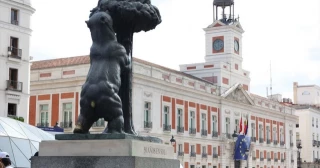 Ayuso reitera que no pondrá una placa en Sol por los detenidos durante el franquismo
