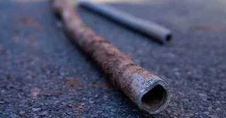 La Unión Europea aprueba una directiva que permite el uso de sustancias cancerígenas en tuberías de agua potable