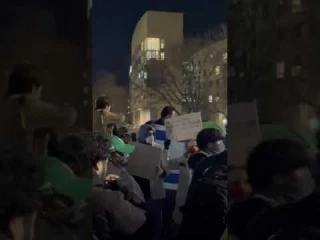 Contramanifestantes proIsrael son el origen de proclamas antisemitas que provocaron actuación de la policía (inglés)