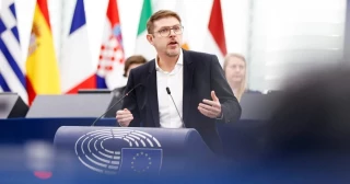 Miembro alemán del Parlamento Europeo “gravemente herido” en un ataque en Dresde, Alemania  [ING]