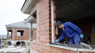 Constructoras sin personal: «Es un desastre; somos 26 trabajadores y podríamos contratar a 26 más, pero no hay»