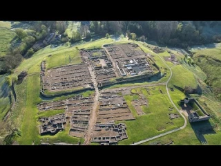 Voluntario de Vindolanda encuentra broche de disco intacto con alfiler [ENG]