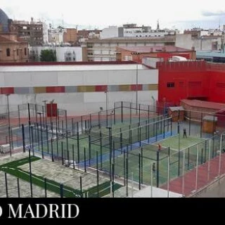 El pelotazo de los curas salesianos con una pista de pádel que provoca la indignación vecinal