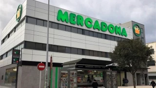 Denuncian que Mercadona contrató a un detective privado para que siguiera al marido de una trabajadora y a su familia