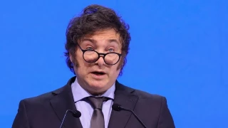 La editorial Planeta sacó de circulación el libro de Milei por mentir en su biografía