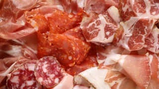 Toca desterrar el embutido de las cenas: «Se recomienda limitar el consumo a una ración por semana»