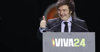 Un 65% más de inflación, un 60% de población en situación de pobreza... El "letal" impacto de Milei en la economía argentina