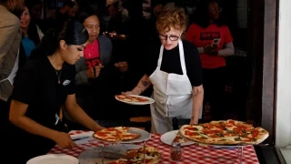 Susan Sarandon vuelve a ser camarera en Nueva York para reivindicar salarios dignos